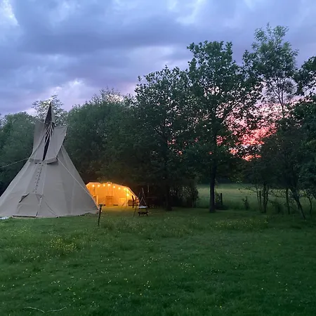 Dragonfly Lodge Ifold & Alpaca My Tipi Glamping Billingshurst Room photo