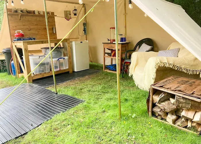 Dragonfly Lodge Ifold & Alpaca My Tipi Glamping